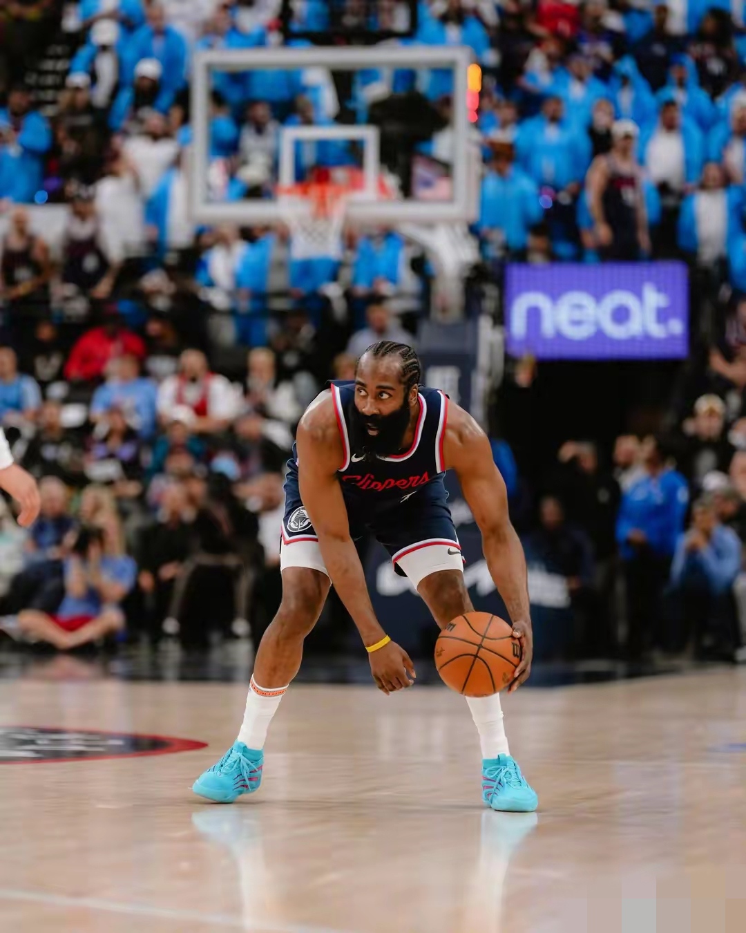 NBA季后赛倒计时；布莱顿赛后手感冰凉；细节引发关注；信心回归；赛程密集仍需轮换的简单介绍