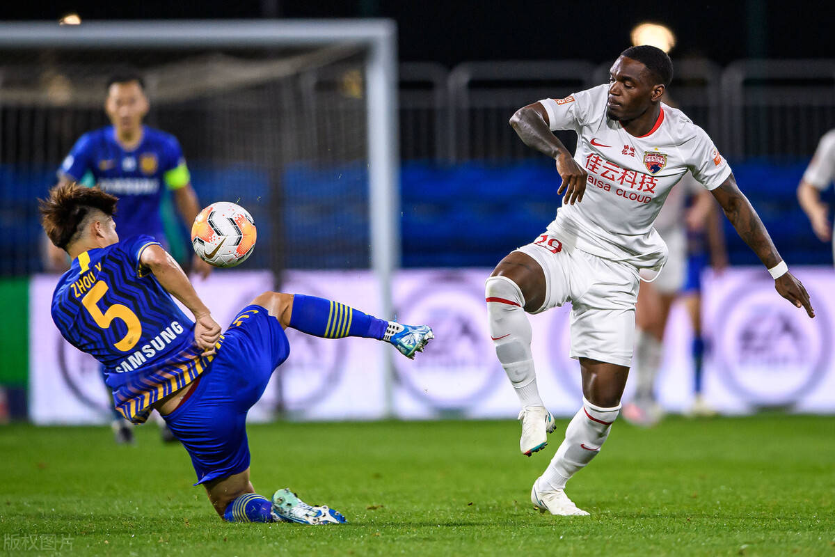 中超冲刺阶段走向成谜,辽宁本钢临场应变,球迷炸锅,球探报告显示潜力(中超球迷数量) 中超冲刺阶段走向成谜,辽宁本钢临场应变,球迷炸锅,球探报告显示潜力(中超球迷数量)