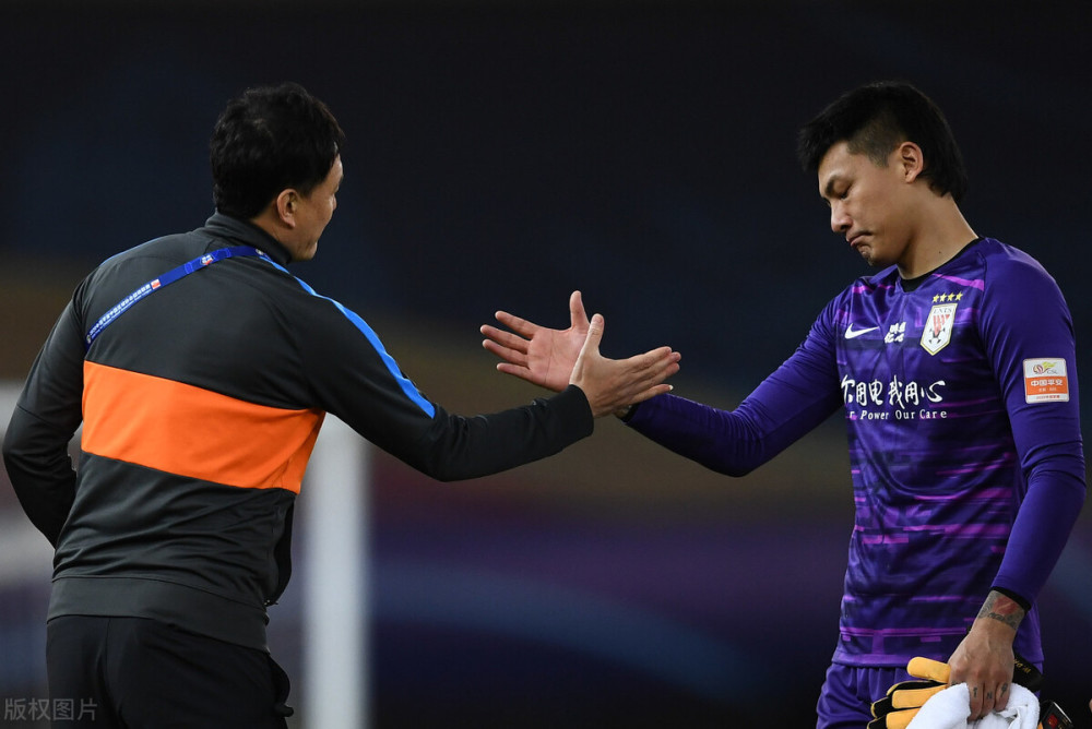 中超冲刺阶段走向成谜,辽宁本钢临场应变,球迷炸锅,球探报告显示潜力(中超球迷数量) 中超冲刺阶段走向成谜,辽宁本钢临场应变,球迷炸锅,球探报告显示潜力(中超球迷数量)