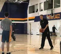 犹他爵士训练开放日，今夜绝杀压哨引欢呼，欧超杯在即，细节决定成败(甄士隐好了歌注解)