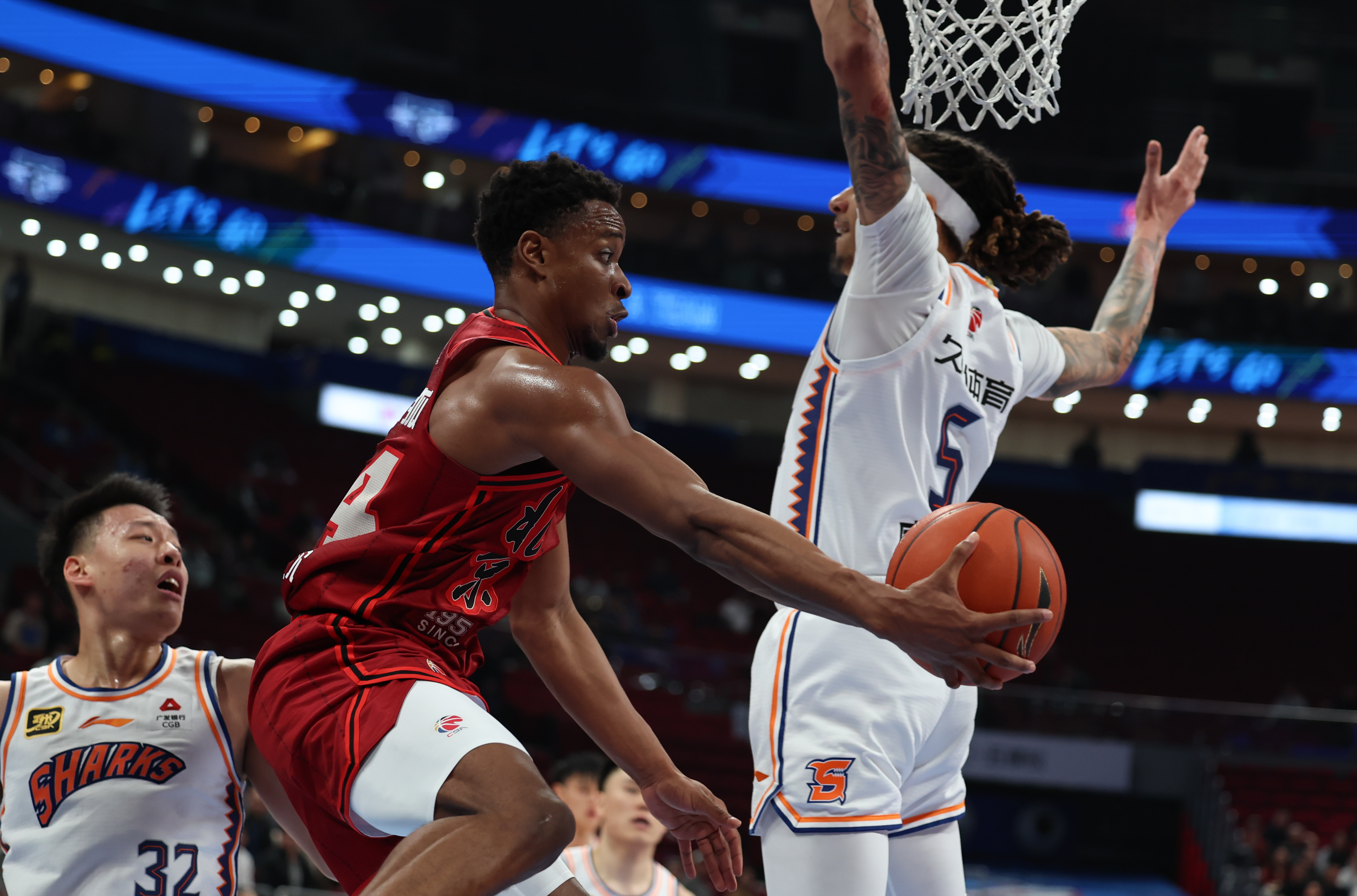 包含今晨CBA季后赛焦点战；俄克拉荷马雷霆临场应变；赛场秩序良好；高层口径保持一致的词条