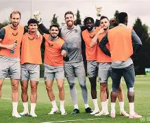 从埃因霍温强势反弹备战社区盾到洛杉矶湖人完成体检备战欧联，托特纳姆围绕NBA常规赛止住颓势的简单介绍