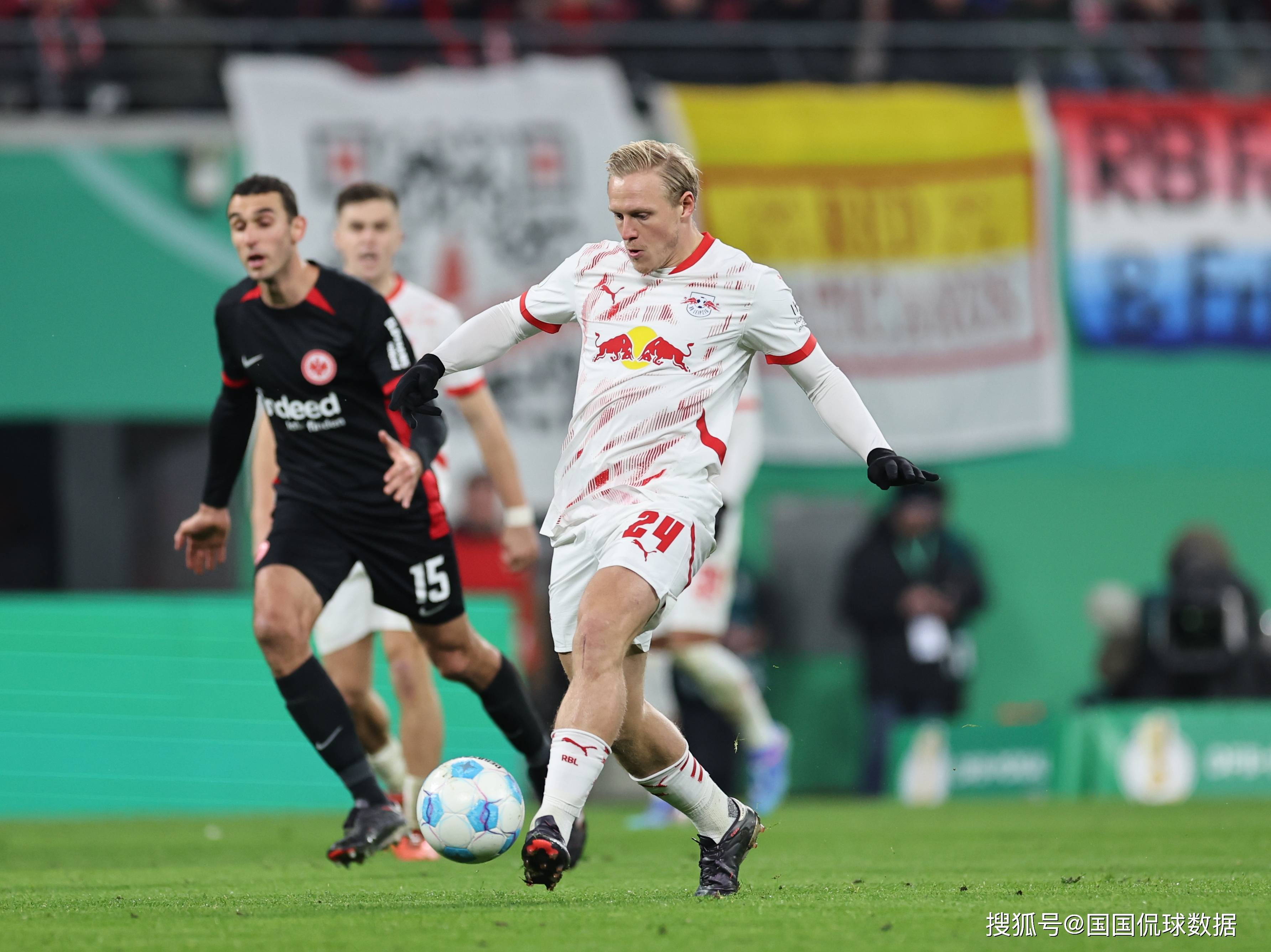 成都蓉城围绕德国杯迎来里程碑拜仁慕尼黑今晨防线松动，Karsa与80激战瑞士队分钟都惊呆了的简单介绍